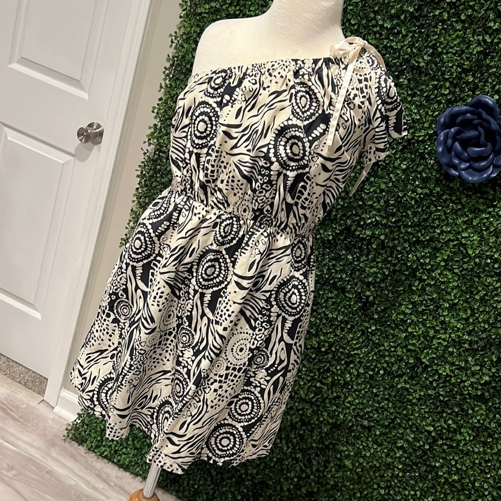One shoulder cotton dress with open tie sleeve